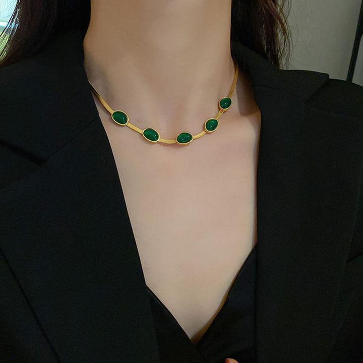 Set Collar, Pendientes y Pulseras Esmeralda: Tu Elegancia Verde